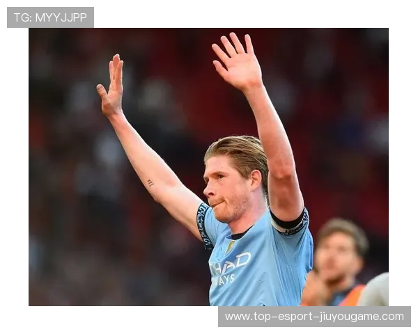 德布劳内脚弓精准转移打穿整条边路，曼城组织如画